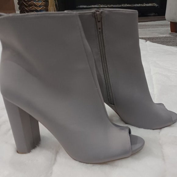 New Women Wild Diva Satin Peep Toe Block Heel Bootie Size 8 - Picture 7 of 7